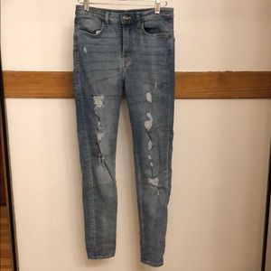 Women’s distressed skinny jeans